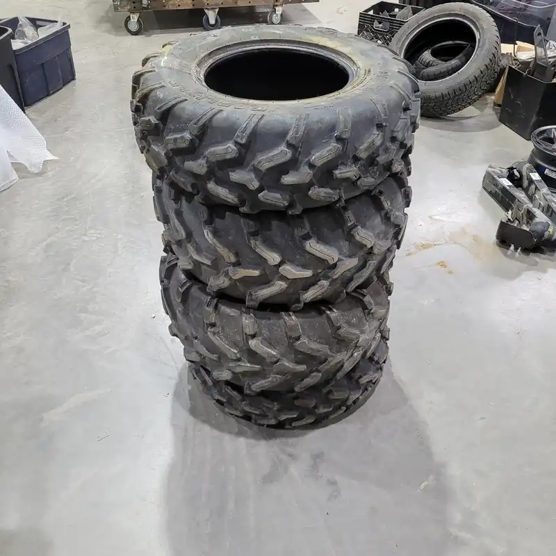 Nouveauté Set de pneus 25x8-12/25x11-12
